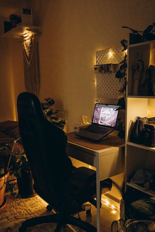 How to Create a Cozy and Inviting Home Office Space